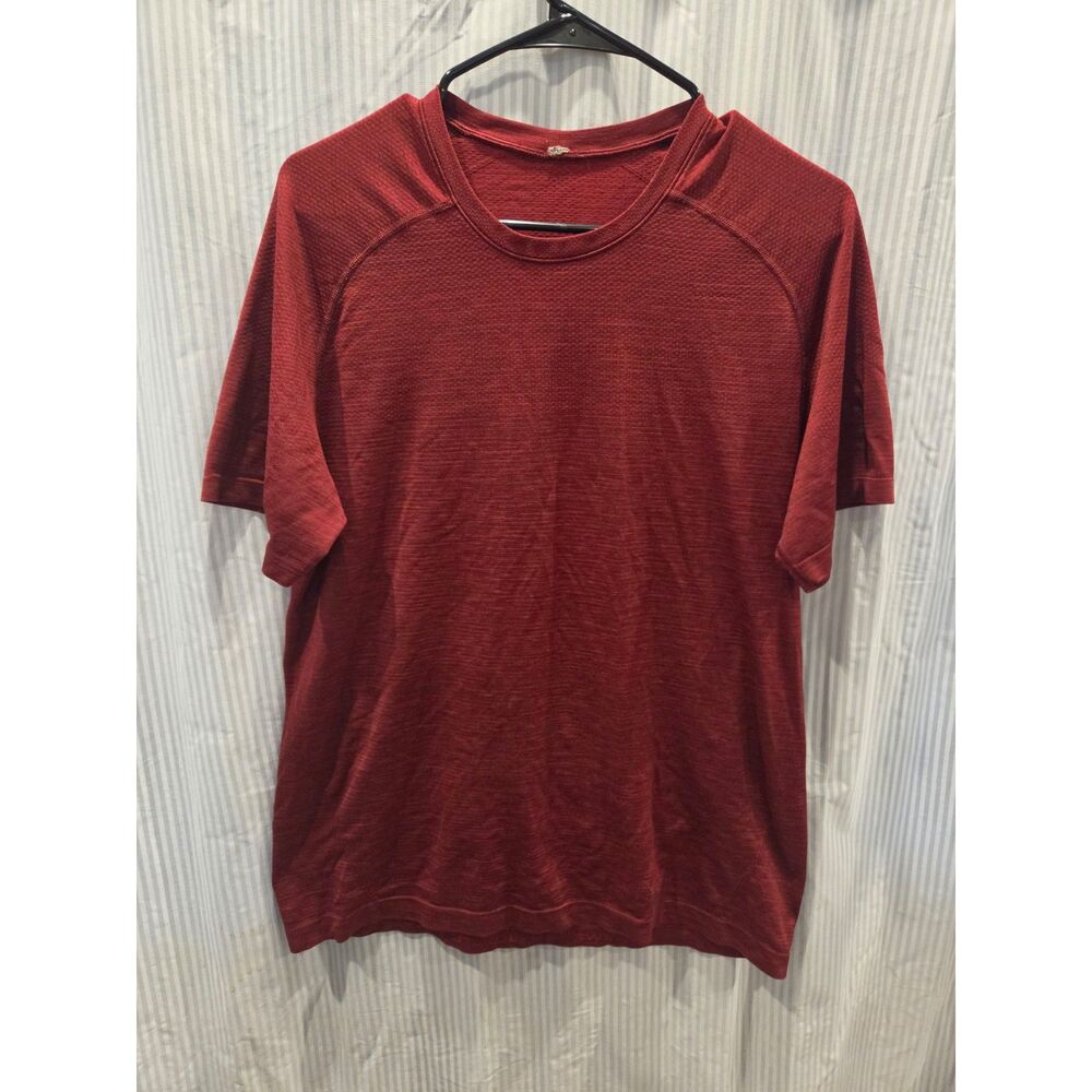 Lululemon Men's Metal Vent Tech Short Sleeve Shirt Red Maroon Size  L